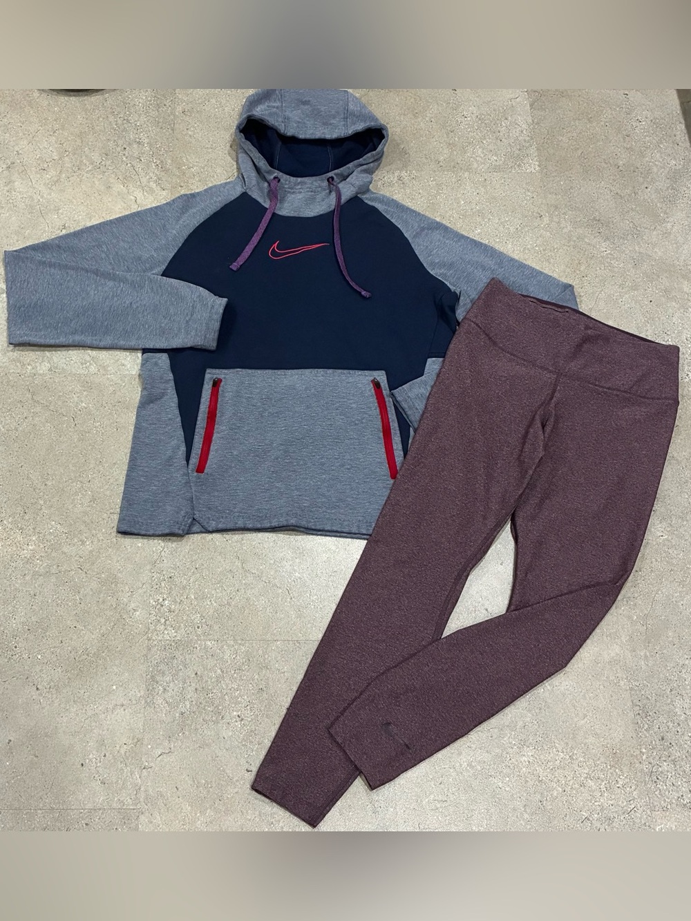 Women’s NIKE Hoodie Sweatshirt & Leggings, sz Medium